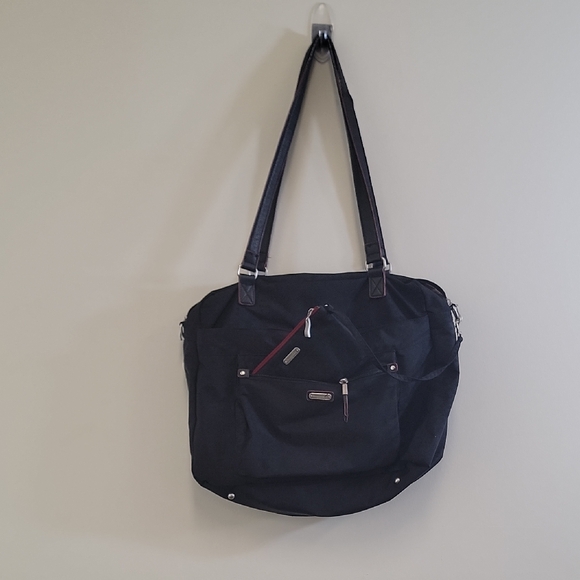 Elegant Black Shoulder Bag with Red Accents - Picture 1 of 12
